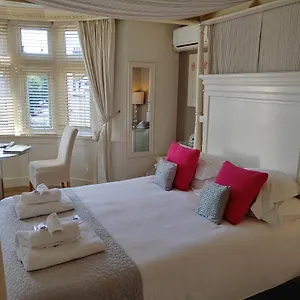 The House Boutique - In-room Breakfast - Free Parking Великобритания