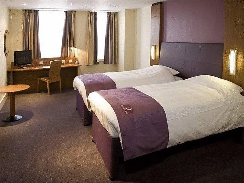 Premier Inn London City - Aldgate מלון