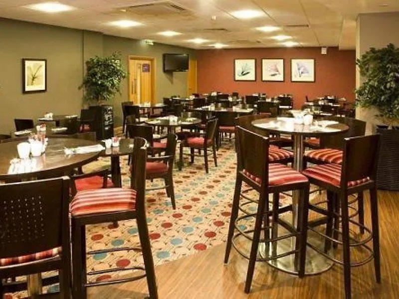 Отель Premier Inn London City - Aldgate